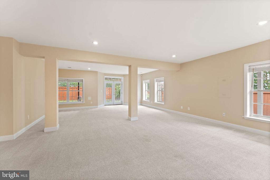 43676 WARBLER SQUARE