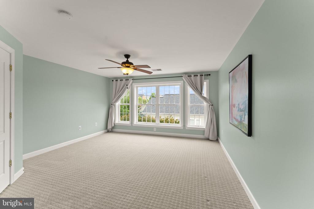 43676 WARBLER SQUARE