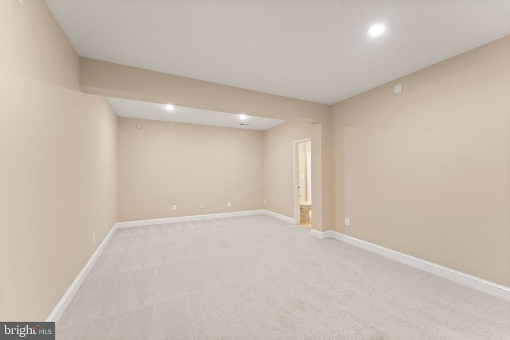 43676 WARBLER SQUARE
