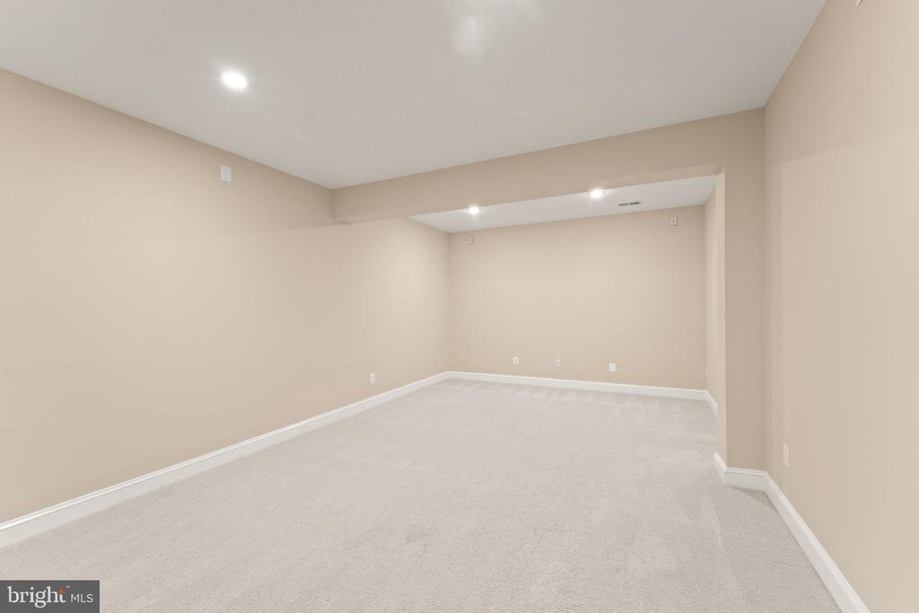 43676 WARBLER SQUARE