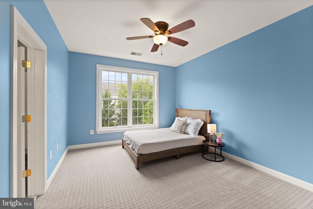 43676 WARBLER SQUARE