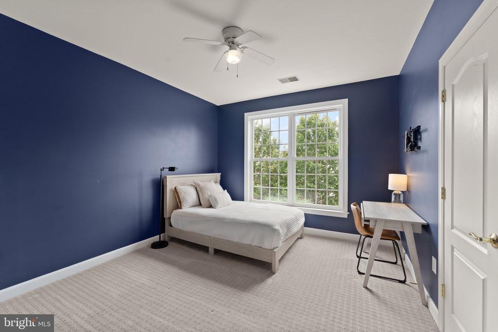 43676 WARBLER SQUARE
