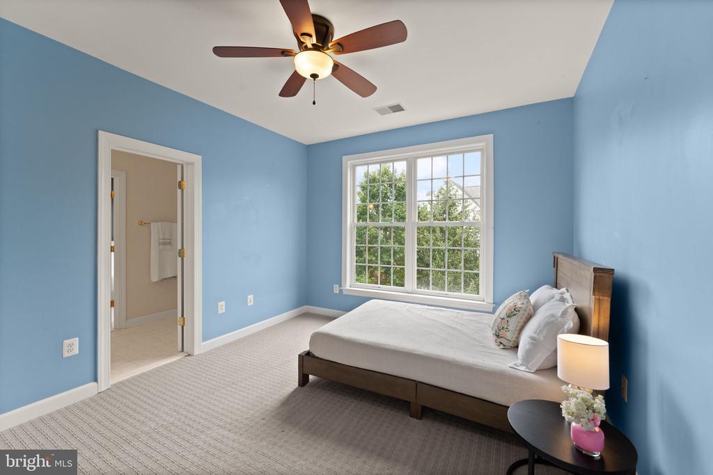43676 WARBLER SQUARE