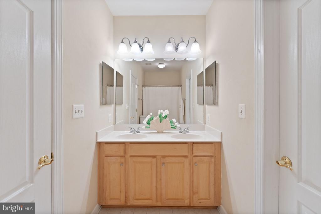43676 WARBLER SQUARE