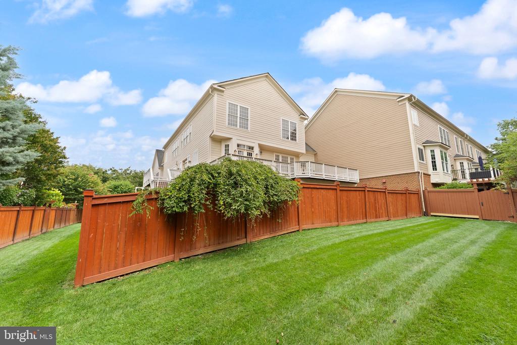 43676 WARBLER SQUARE