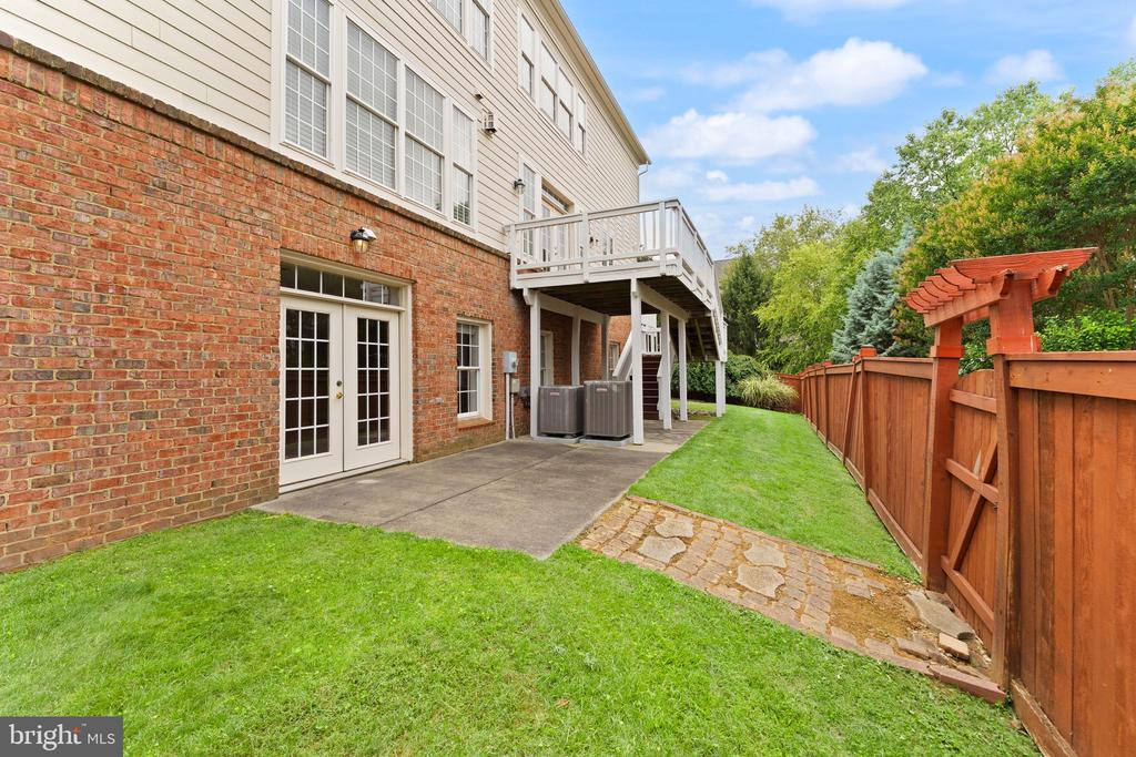 43676 WARBLER SQUARE