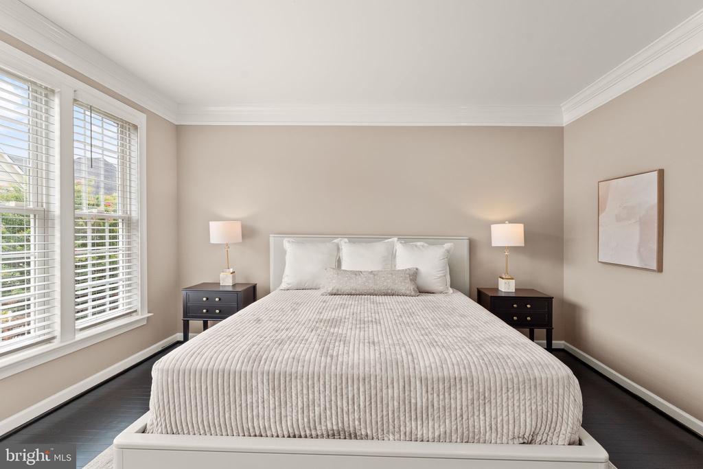43676 WARBLER SQUARE