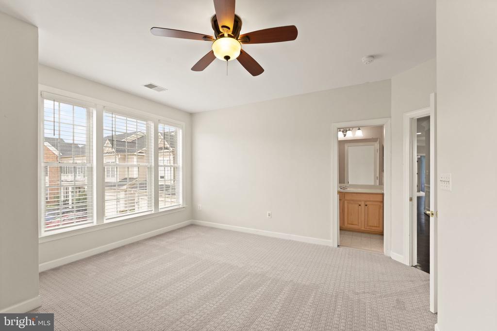 43676 WARBLER SQUARE