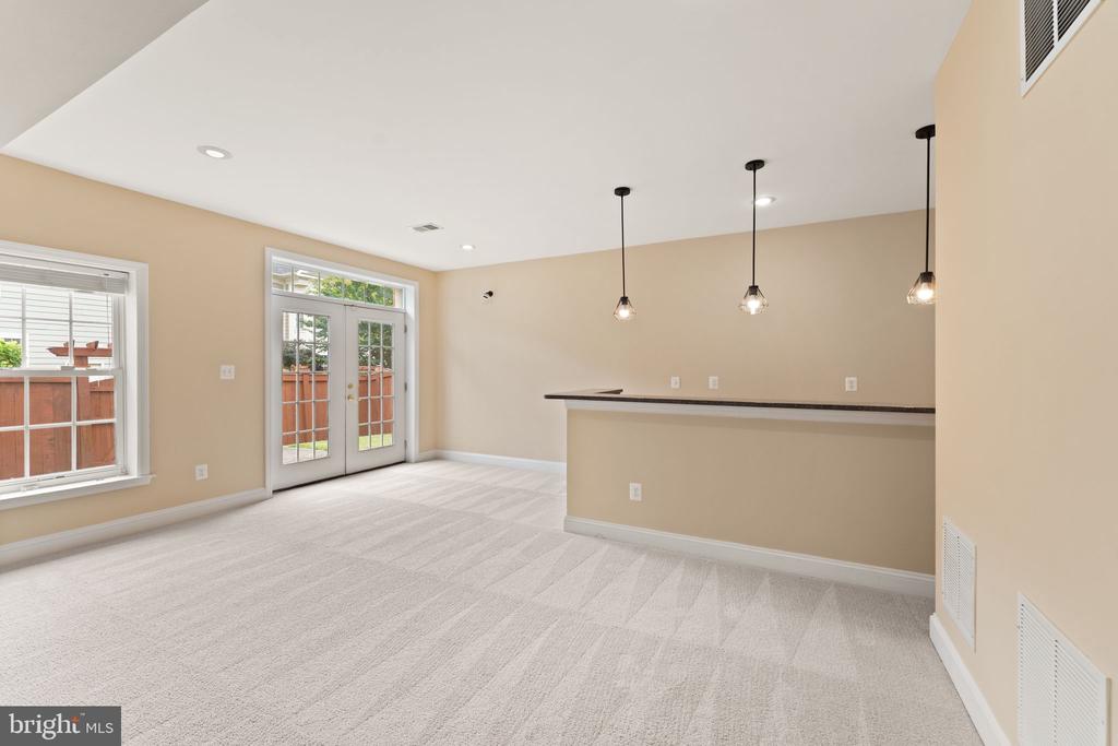 43676 WARBLER SQUARE