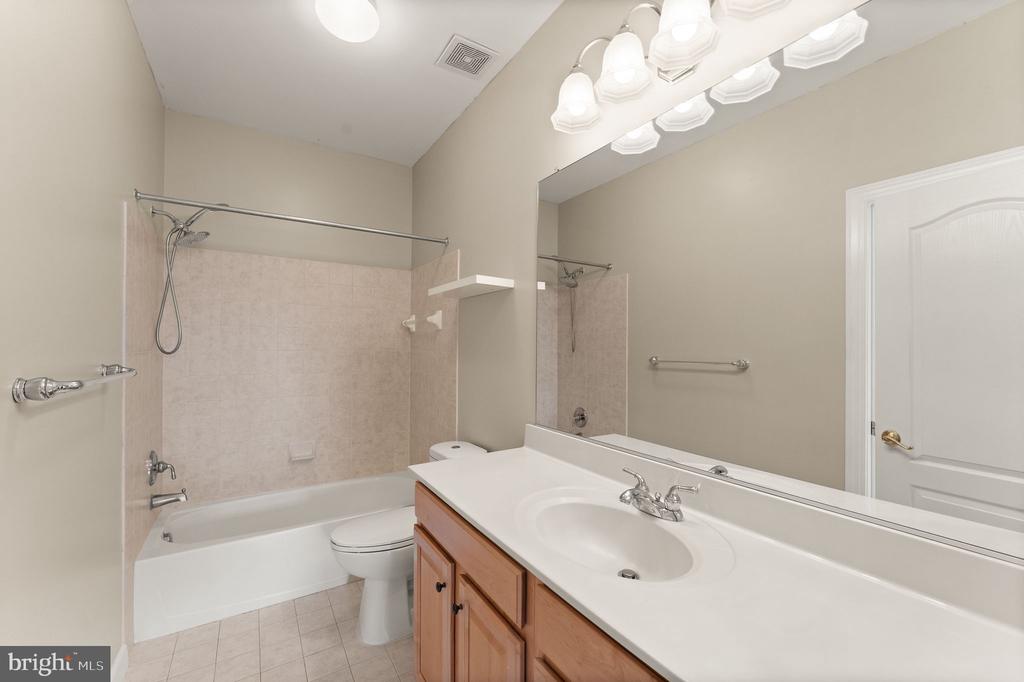 43676 WARBLER SQUARE