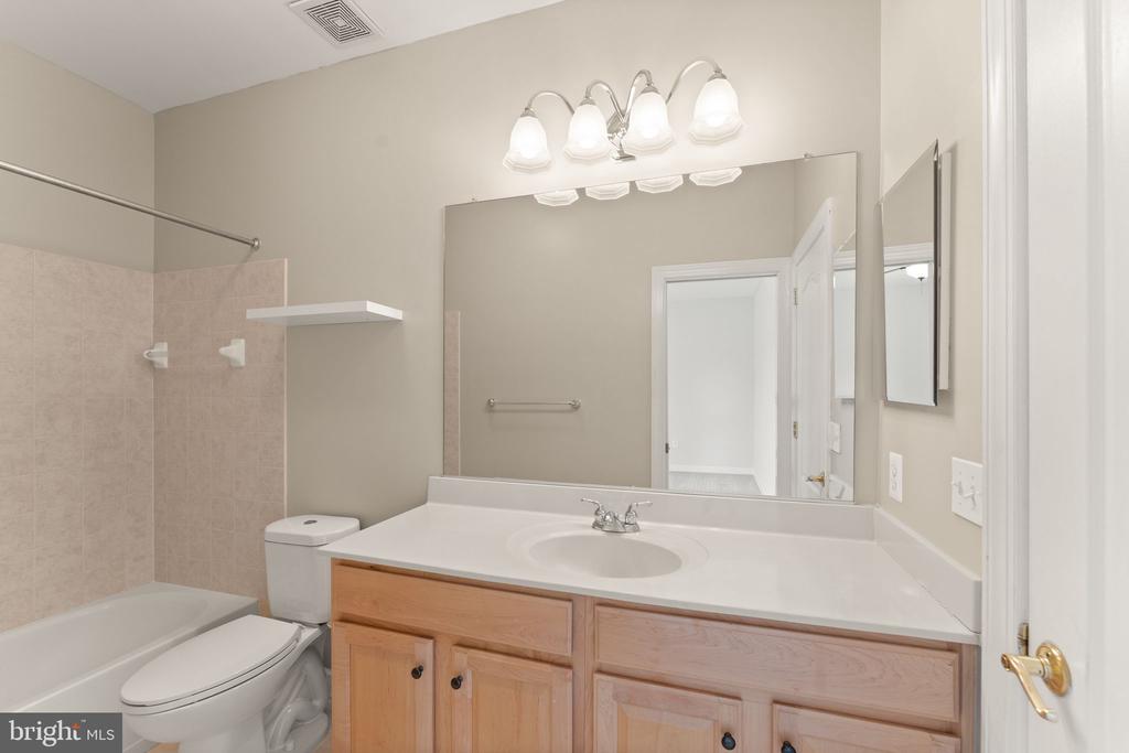 43676 WARBLER SQUARE