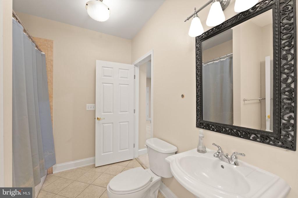43676 WARBLER SQUARE