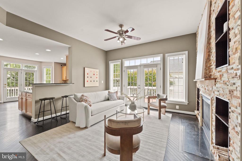 43676 WARBLER SQUARE