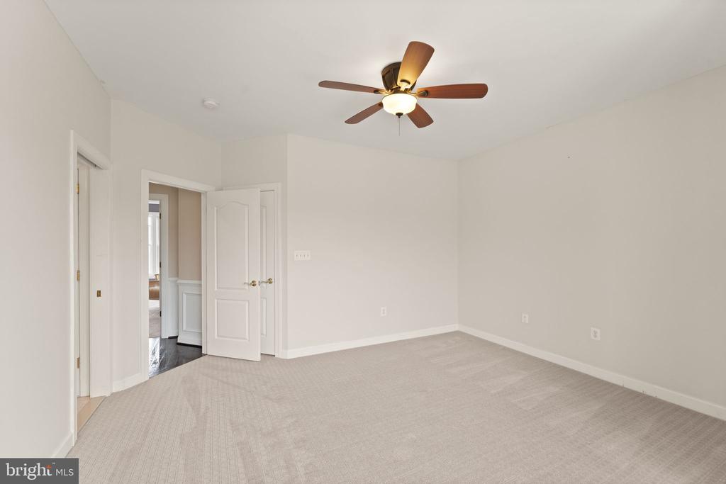 43676 WARBLER SQUARE