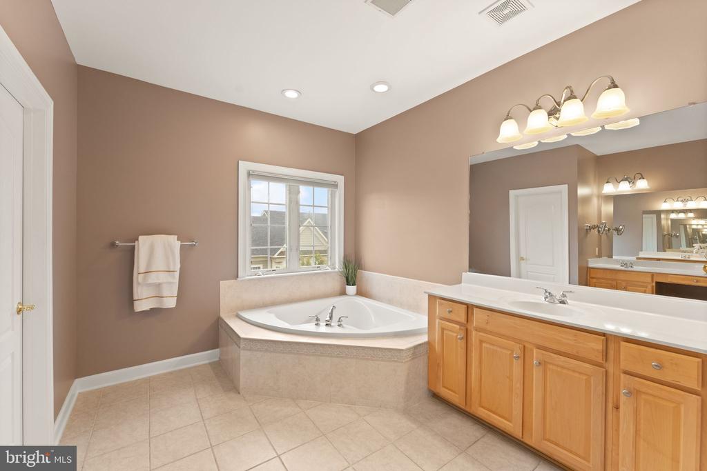 43676 WARBLER SQUARE