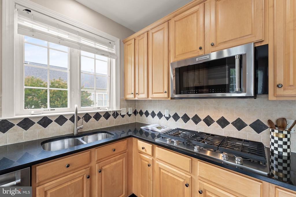 43676 WARBLER SQUARE