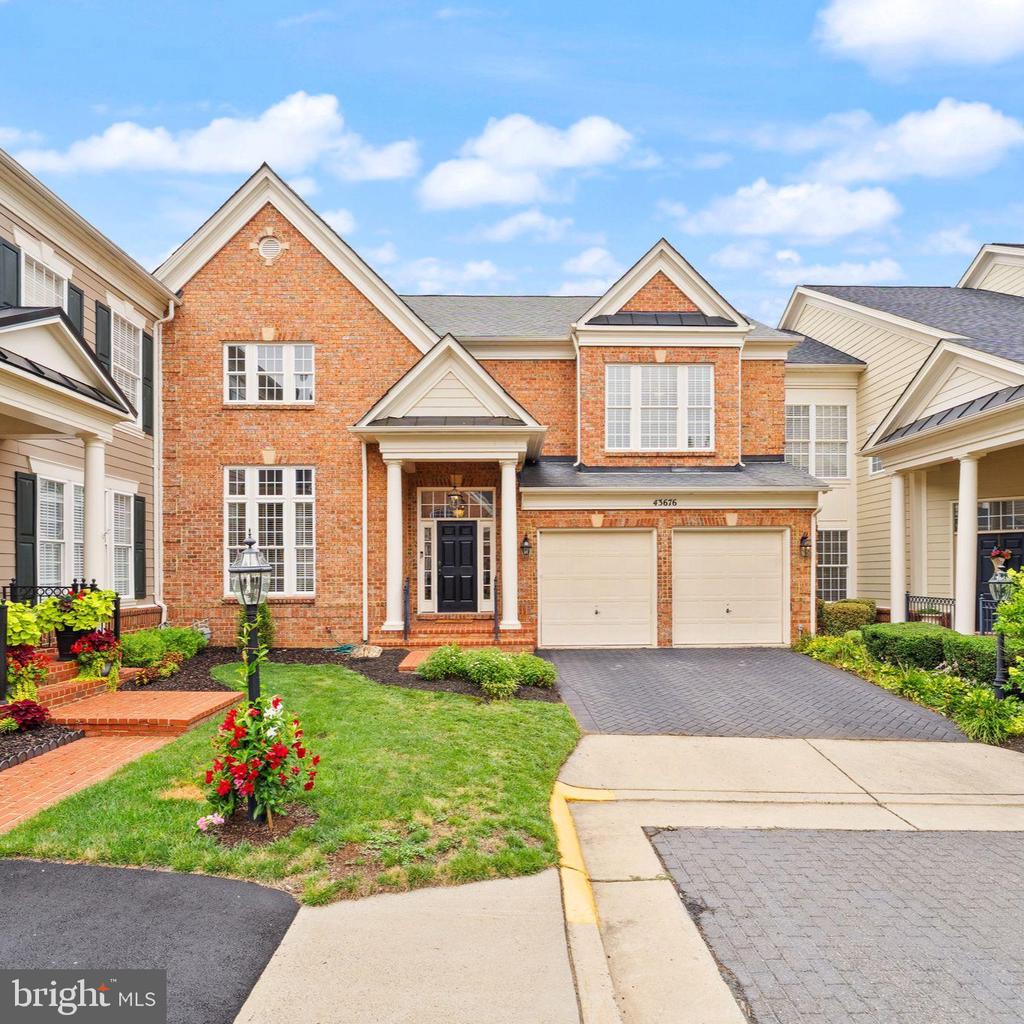 43676 WARBLER SQUARE