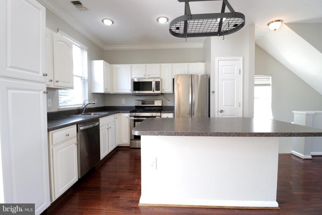 21786 DRAGONS GREEN SQUARE