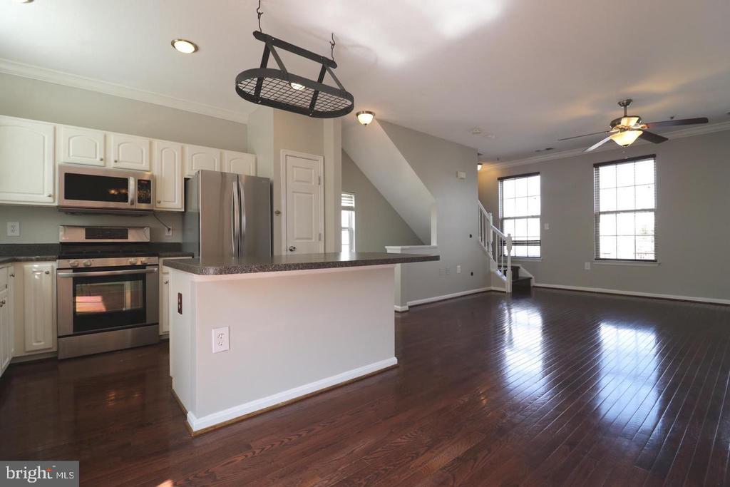 21786 DRAGONS GREEN SQUARE