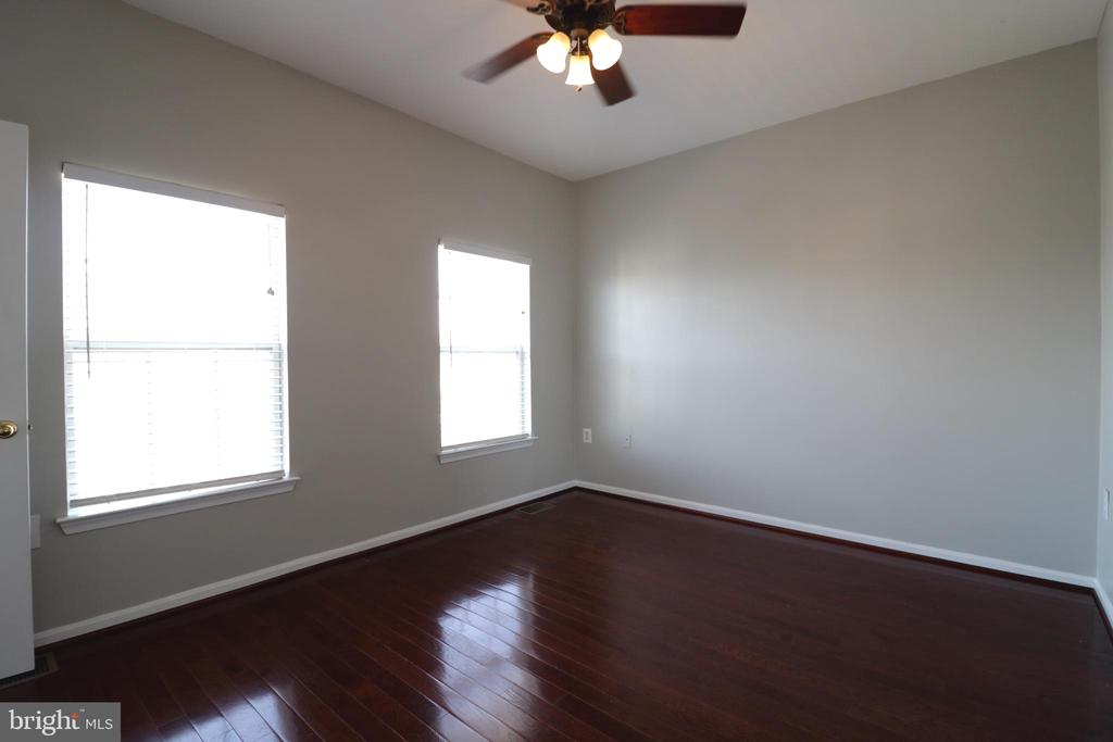 21786 DRAGONS GREEN SQUARE