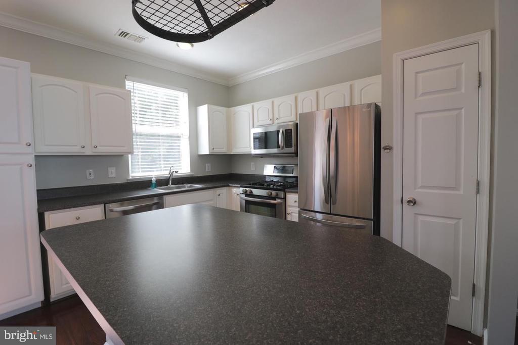 21786 DRAGONS GREEN SQUARE