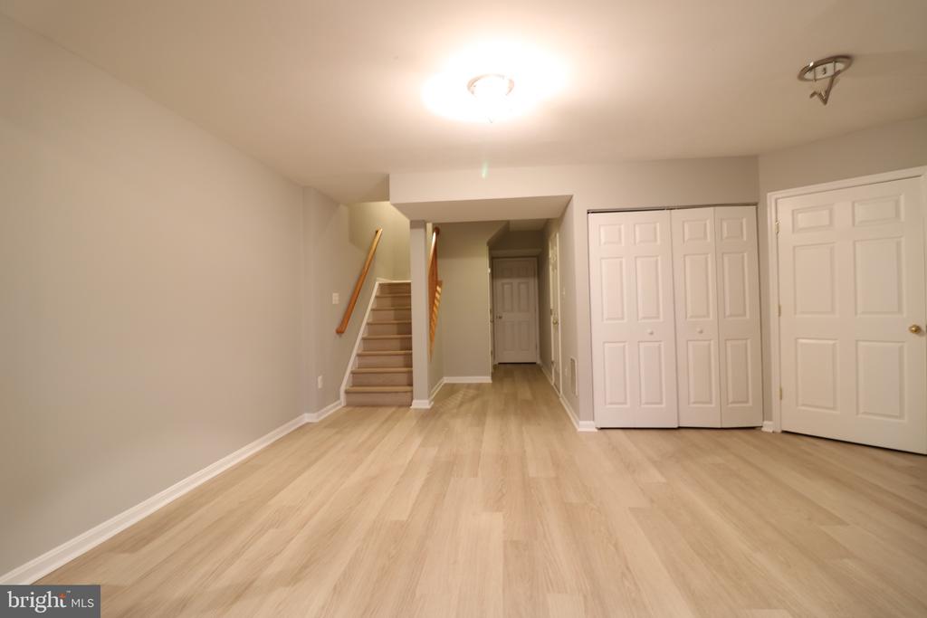 43673 SCARLET SQUARE