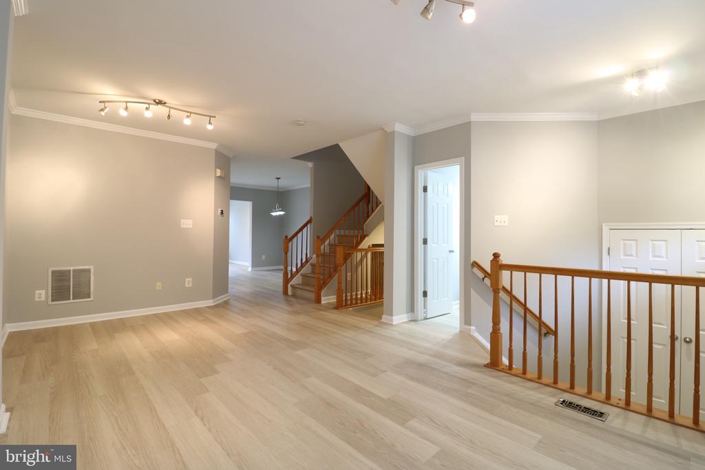 43673 SCARLET SQUARE