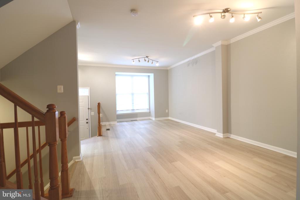 43673 SCARLET SQUARE
