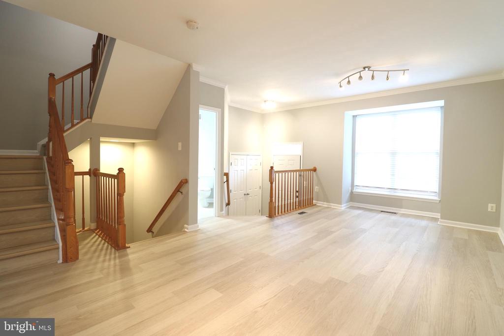 43673 SCARLET SQUARE