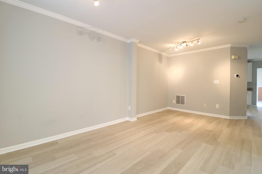 43673 SCARLET SQUARE