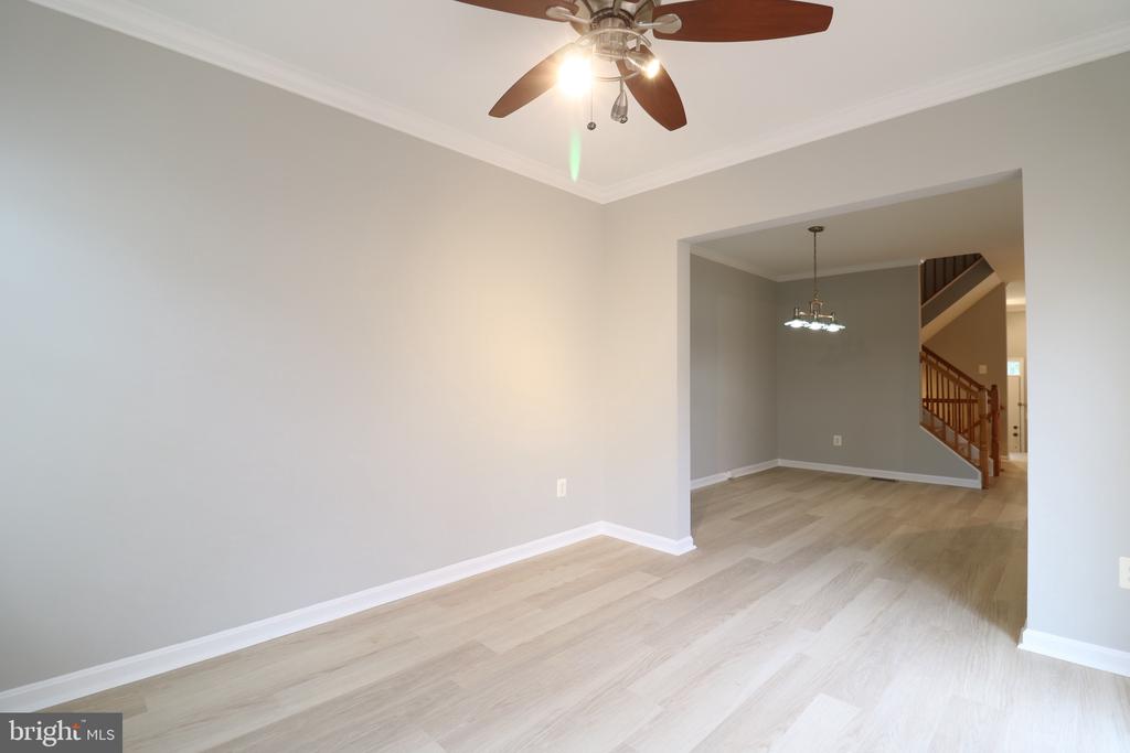 43673 SCARLET SQUARE