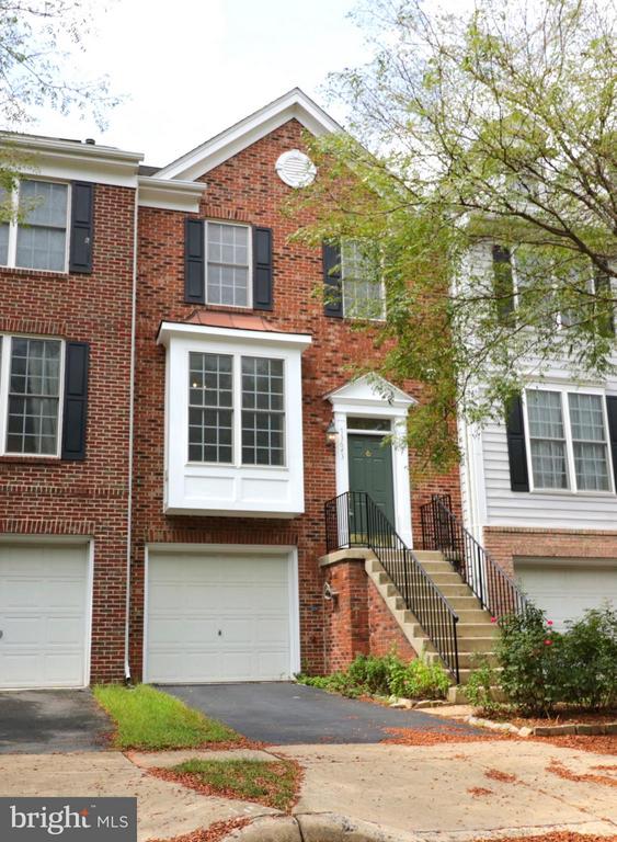 43673 SCARLET SQUARE