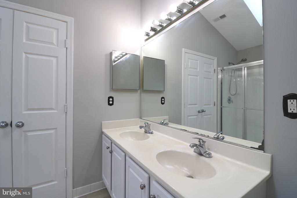 43673 SCARLET SQUARE