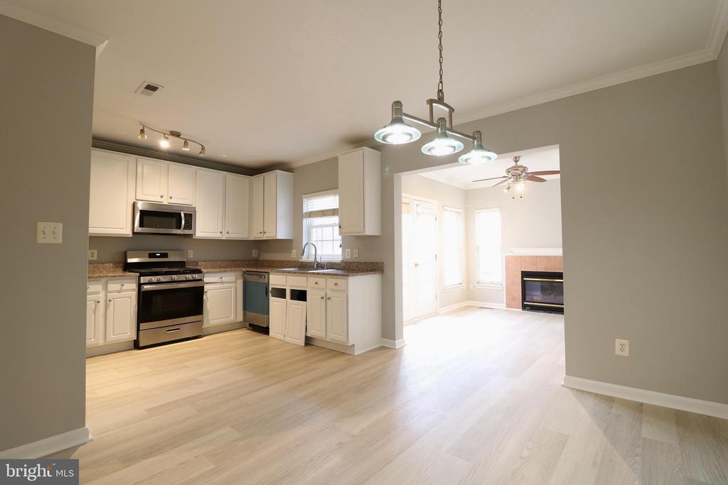 43673 SCARLET SQUARE