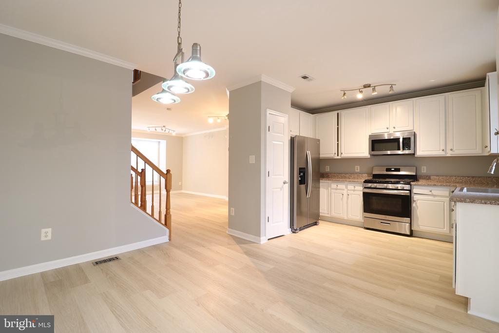 43673 SCARLET SQUARE