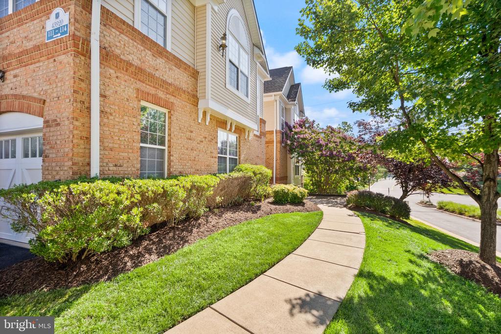 43920 HICKORY CORNER TERRACE Unit: 114