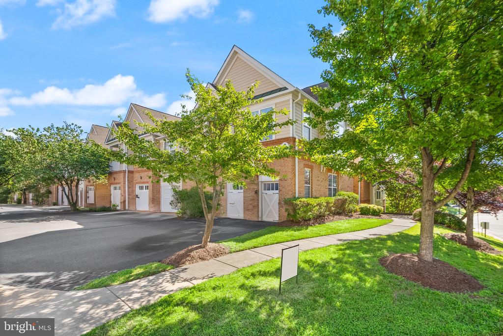 43920 HICKORY CORNER TERRACE Unit: 114