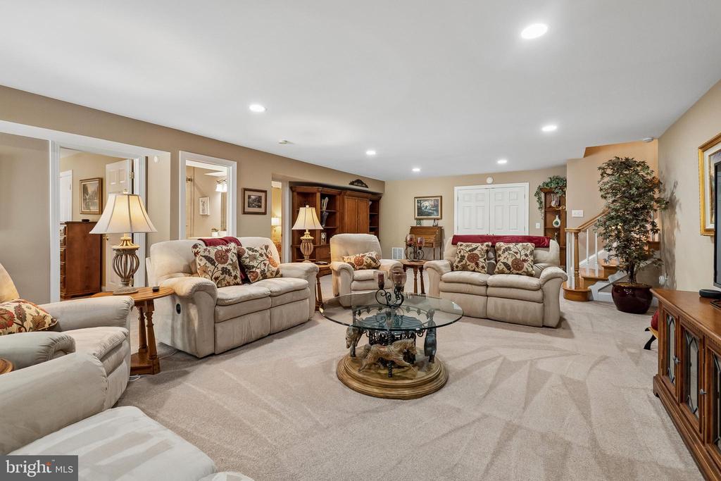 21484 CEDAR DRIVE