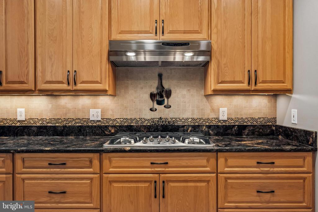 21484 CEDAR DRIVE