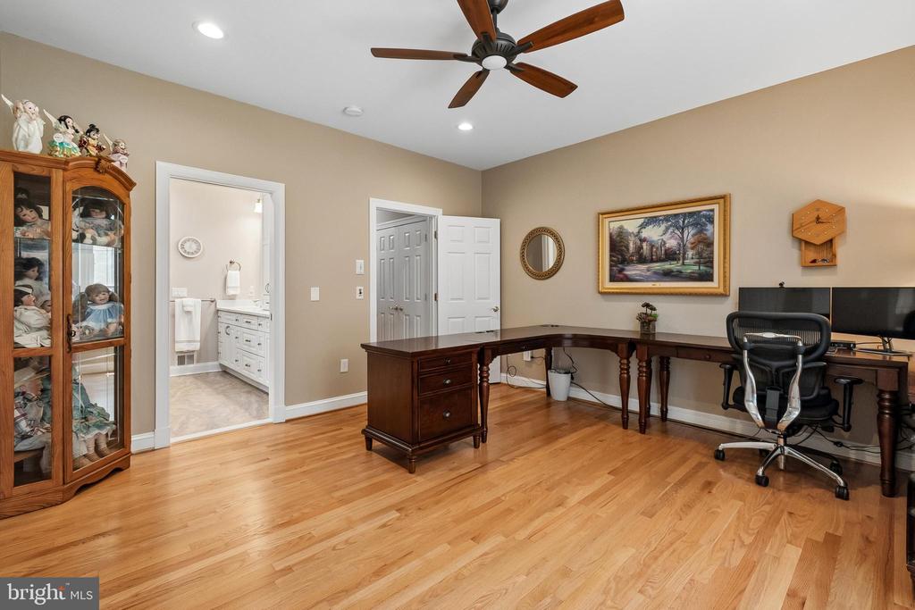21484 CEDAR DRIVE