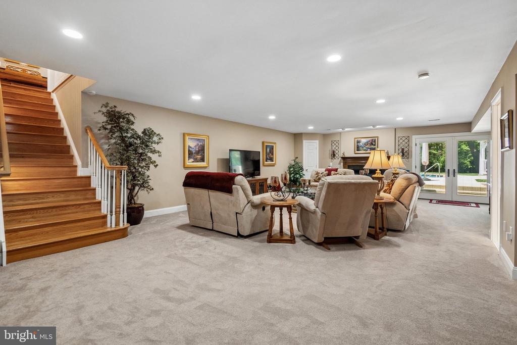 21484 CEDAR DRIVE