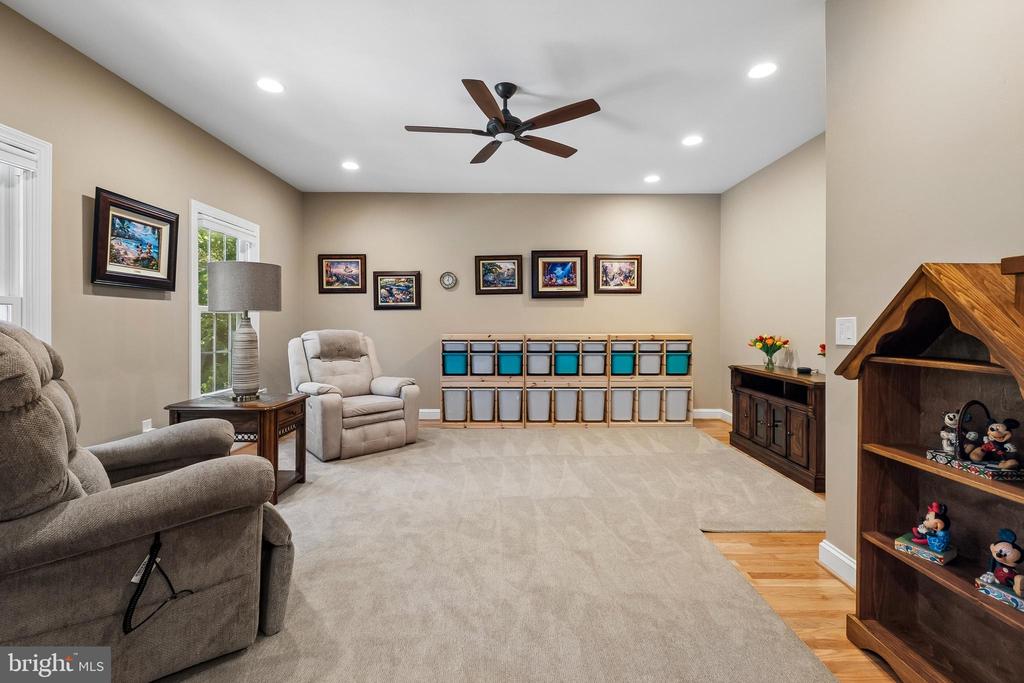 21484 CEDAR DRIVE