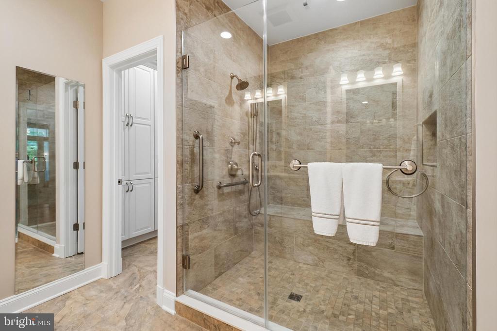 21484 CEDAR DRIVE