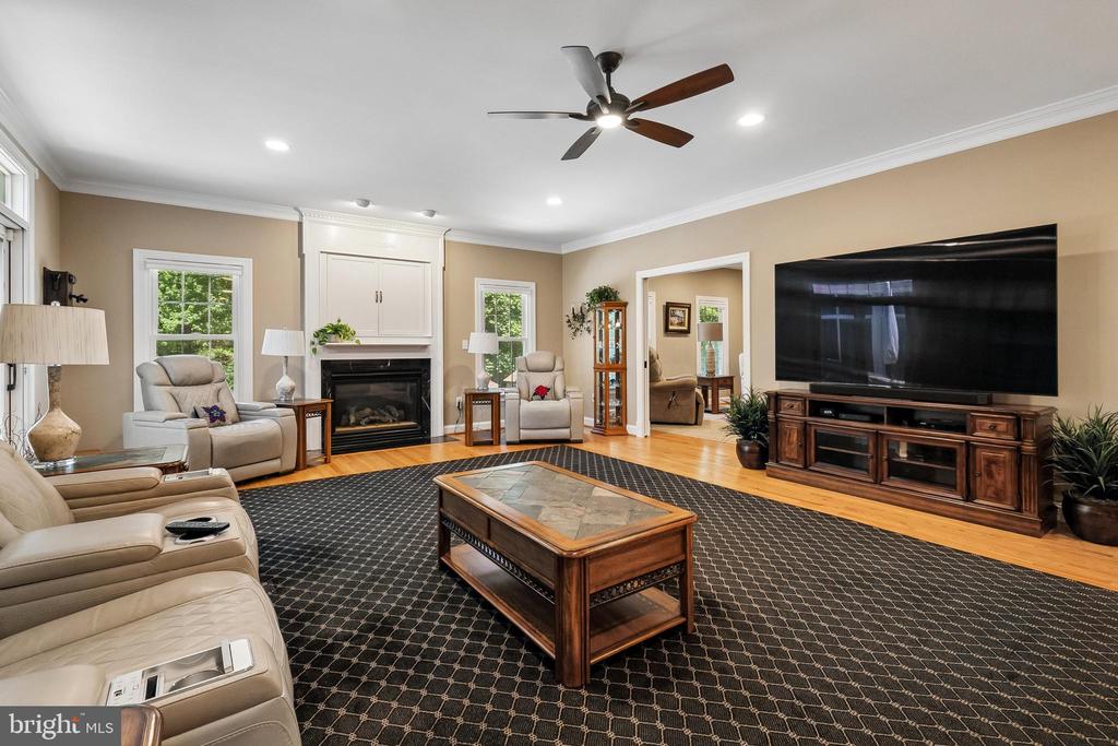21484 CEDAR DRIVE