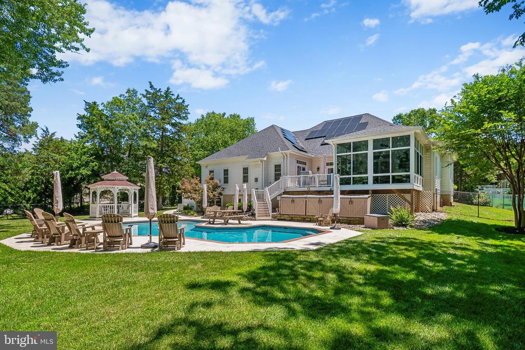 21484 CEDAR DRIVE