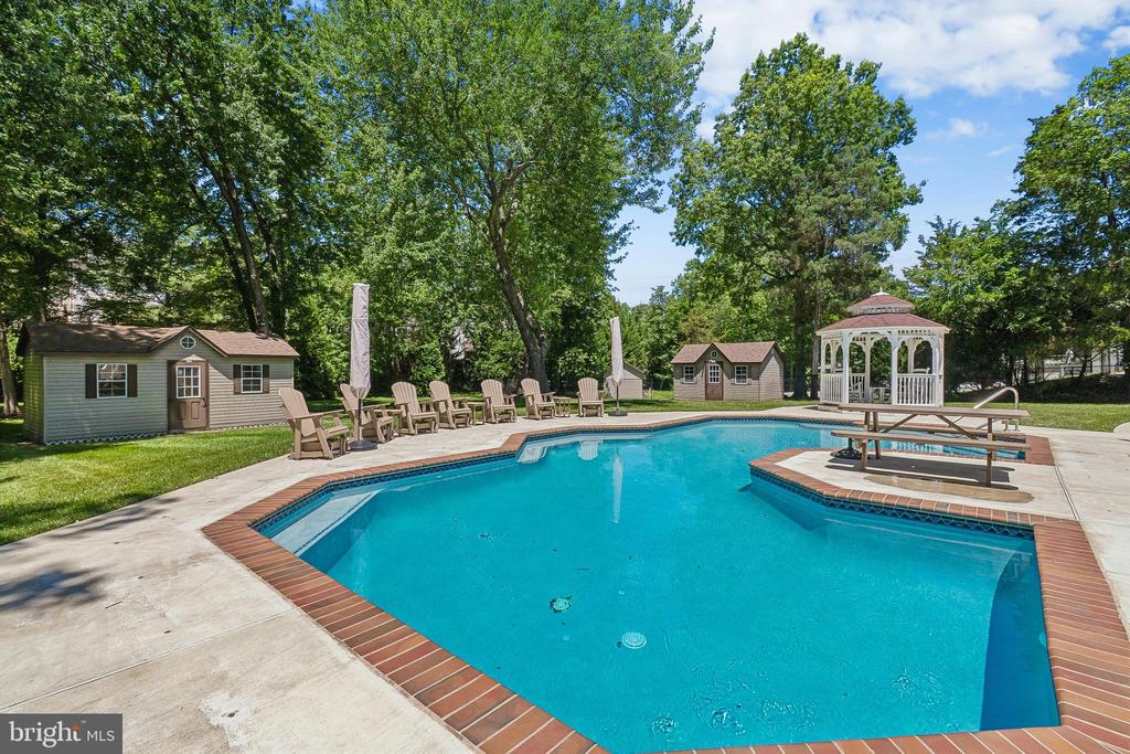 21484 CEDAR DRIVE