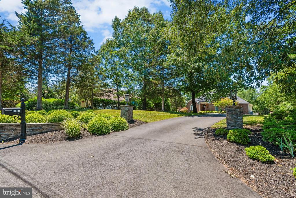 21484 CEDAR DRIVE