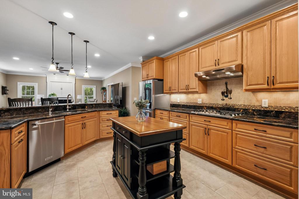 21484 CEDAR DRIVE