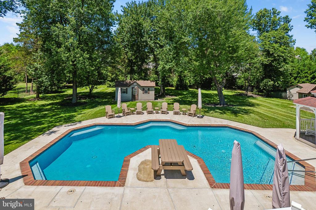 21484 CEDAR DRIVE