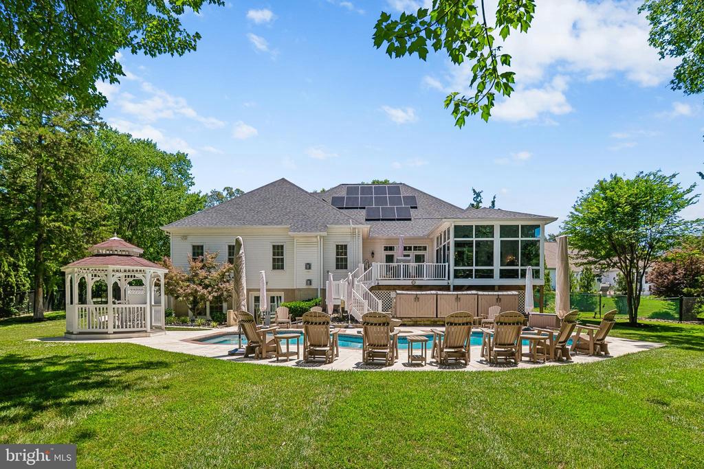 21484 CEDAR DRIVE